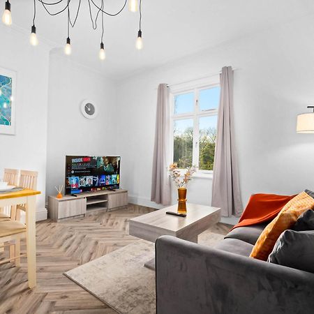 Luxury Apartment - Wolverhampton - Netflix - Smart Tv - Fast Wifi - 7Apc Екстериор снимка