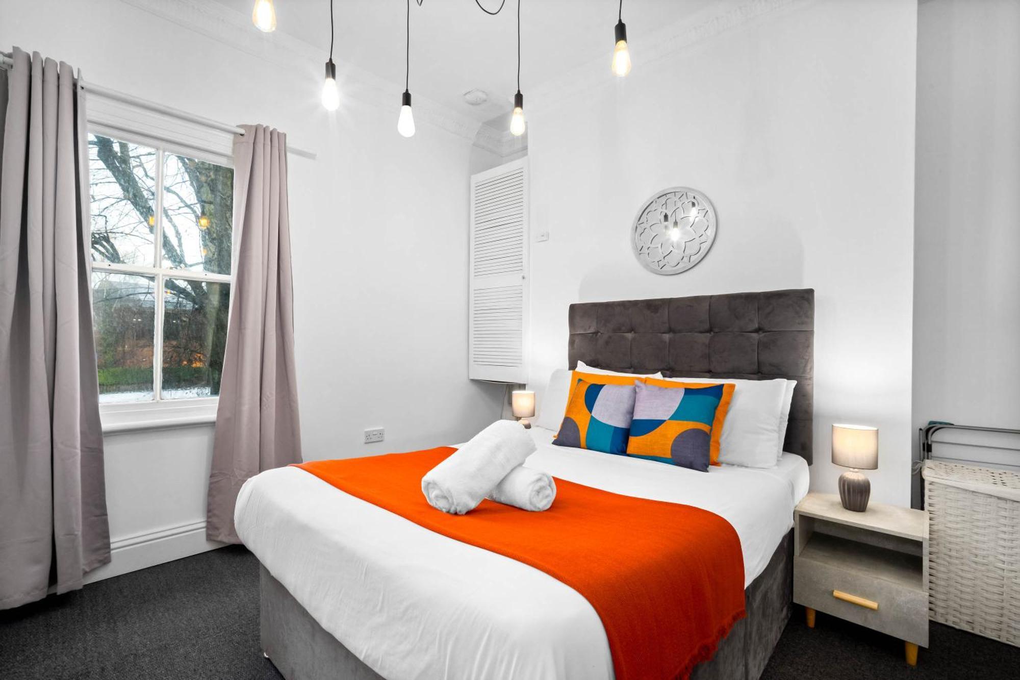 Luxury Apartment - Wolverhampton - Netflix - Smart Tv - Fast Wifi - 7Apc Екстериор снимка