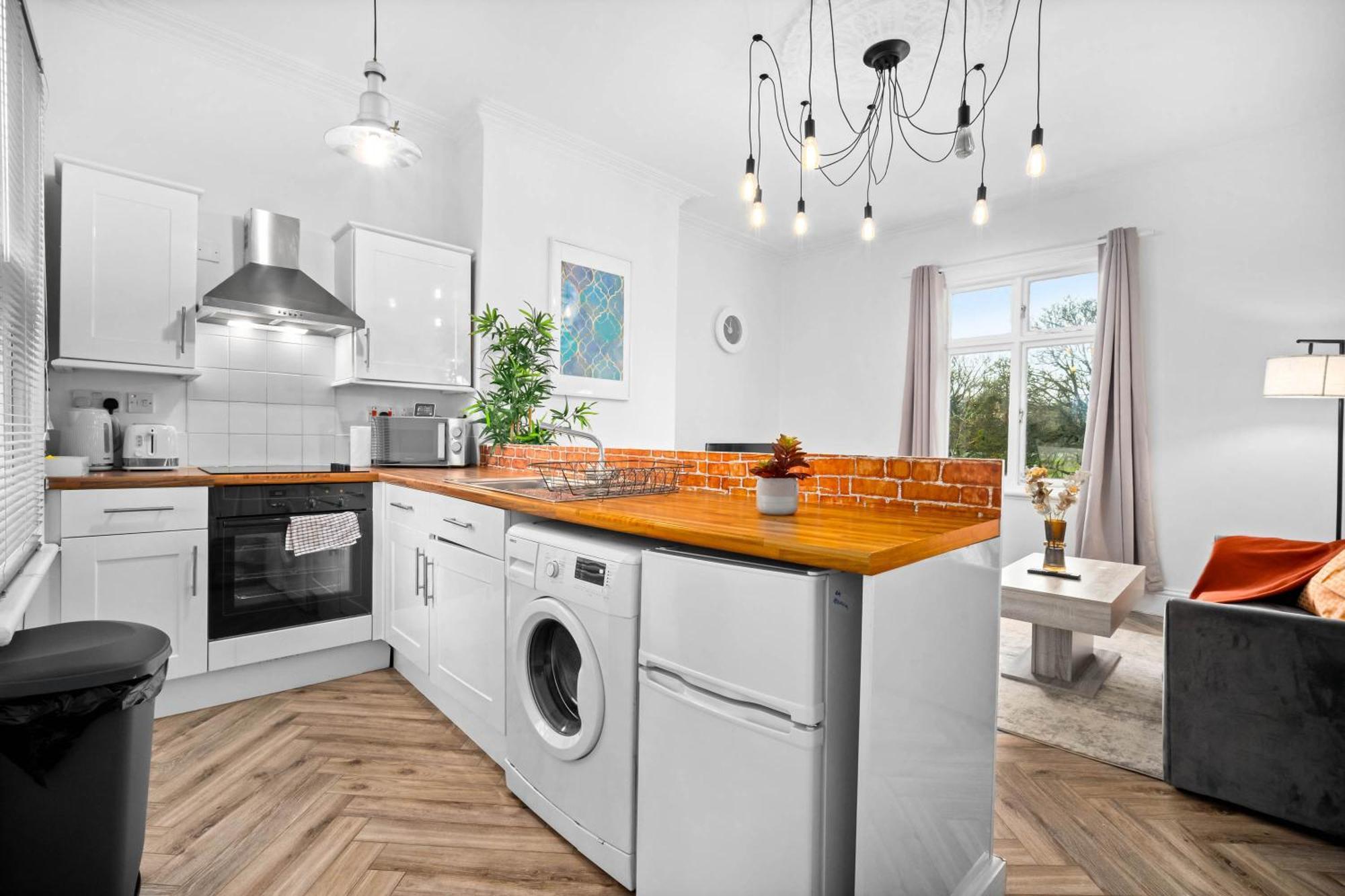 Luxury Apartment - Wolverhampton - Netflix - Smart Tv - Fast Wifi - 7Apc Екстериор снимка