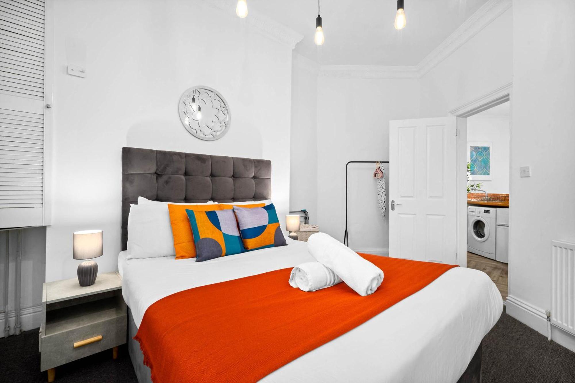 Luxury Apartment - Wolverhampton - Netflix - Smart Tv - Fast Wifi - 7Apc Екстериор снимка