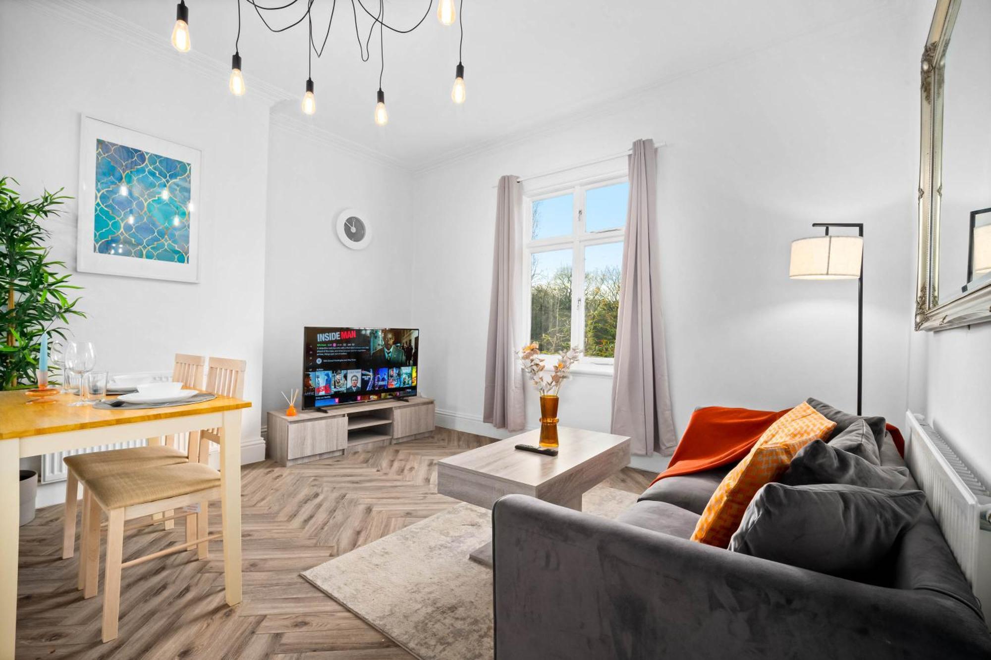 Luxury Apartment - Wolverhampton - Netflix - Smart Tv - Fast Wifi - 7Apc Екстериор снимка