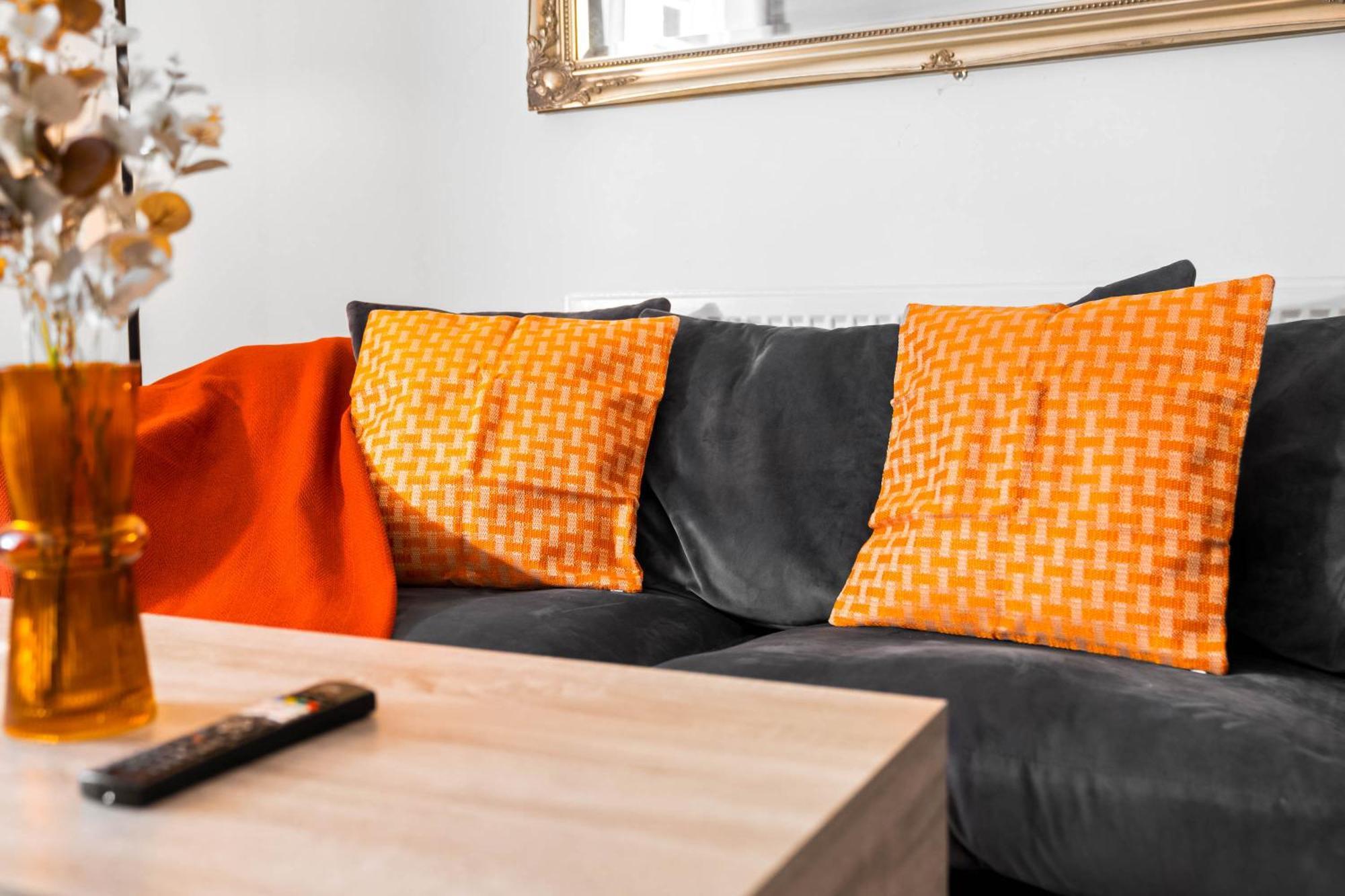 Luxury Apartment - Wolverhampton - Netflix - Smart Tv - Fast Wifi - 7Apc Екстериор снимка