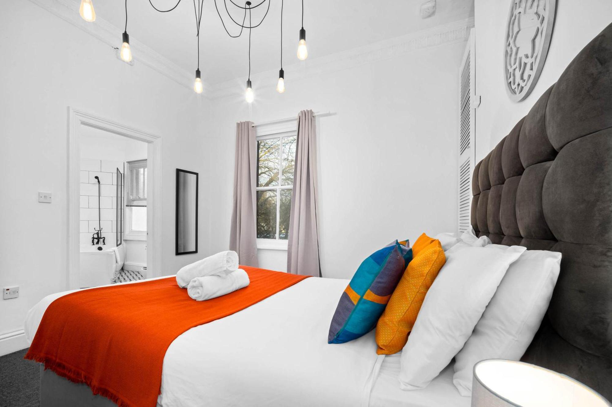 Luxury Apartment - Wolverhampton - Netflix - Smart Tv - Fast Wifi - 7Apc Екстериор снимка