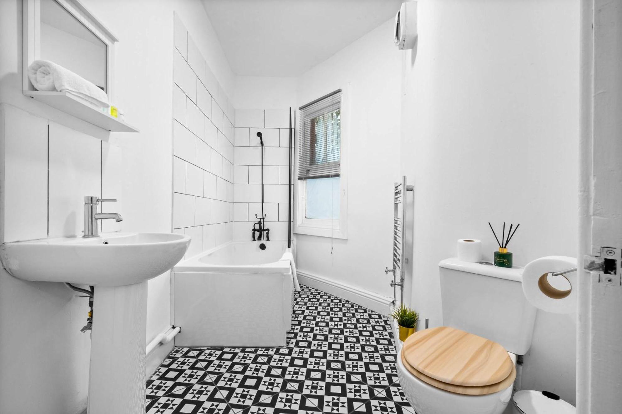 Luxury Apartment - Wolverhampton - Netflix - Smart Tv - Fast Wifi - 7Apc Екстериор снимка