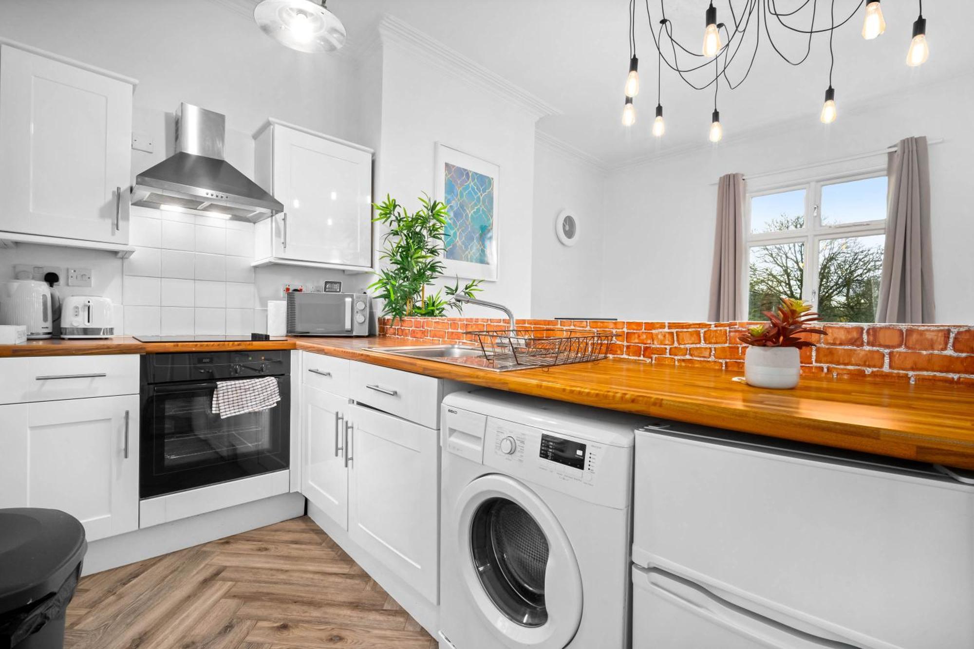 Luxury Apartment - Wolverhampton - Netflix - Smart Tv - Fast Wifi - 7Apc Екстериор снимка