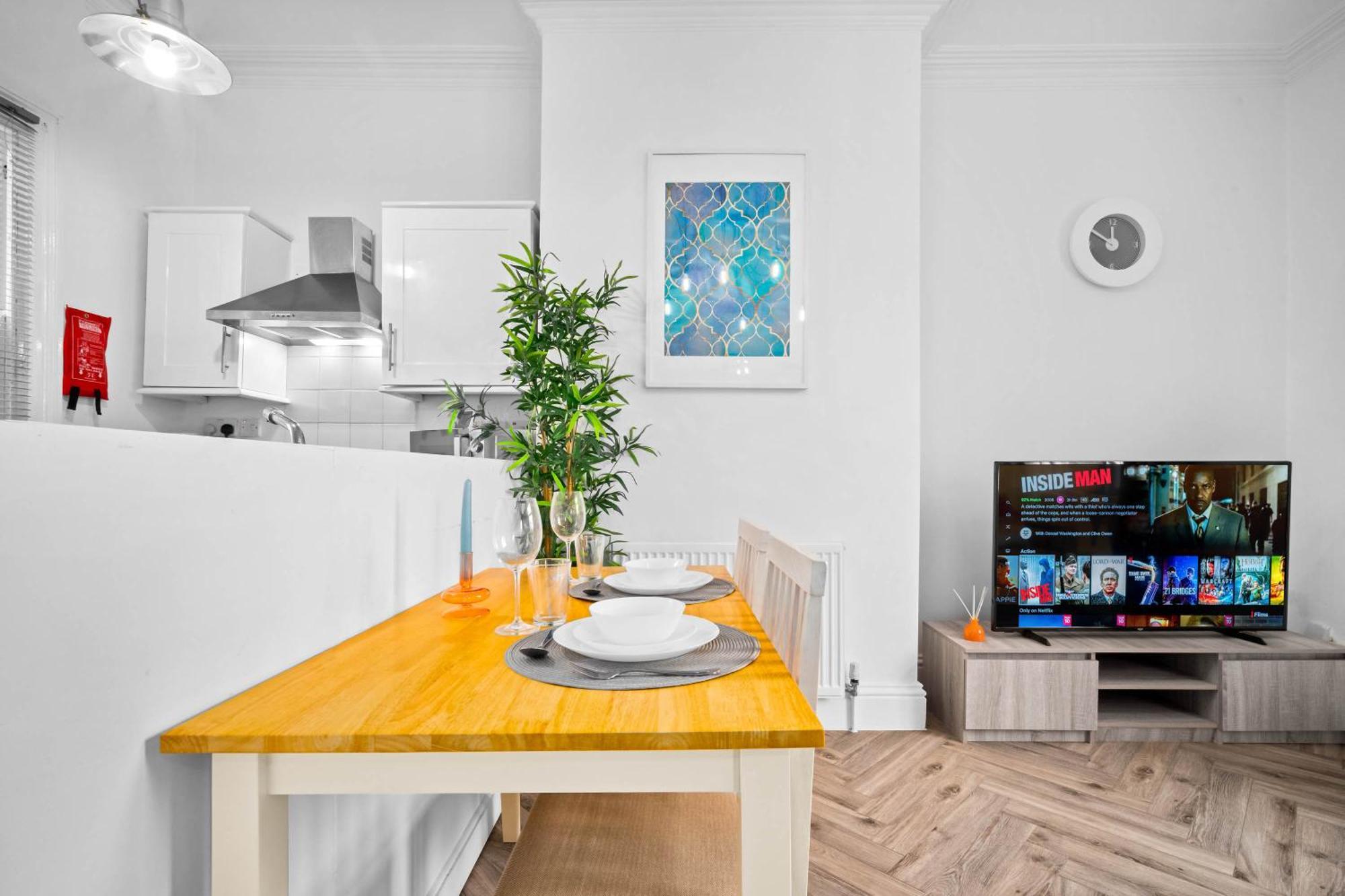 Luxury Apartment - Wolverhampton - Netflix - Smart Tv - Fast Wifi - 7Apc Екстериор снимка