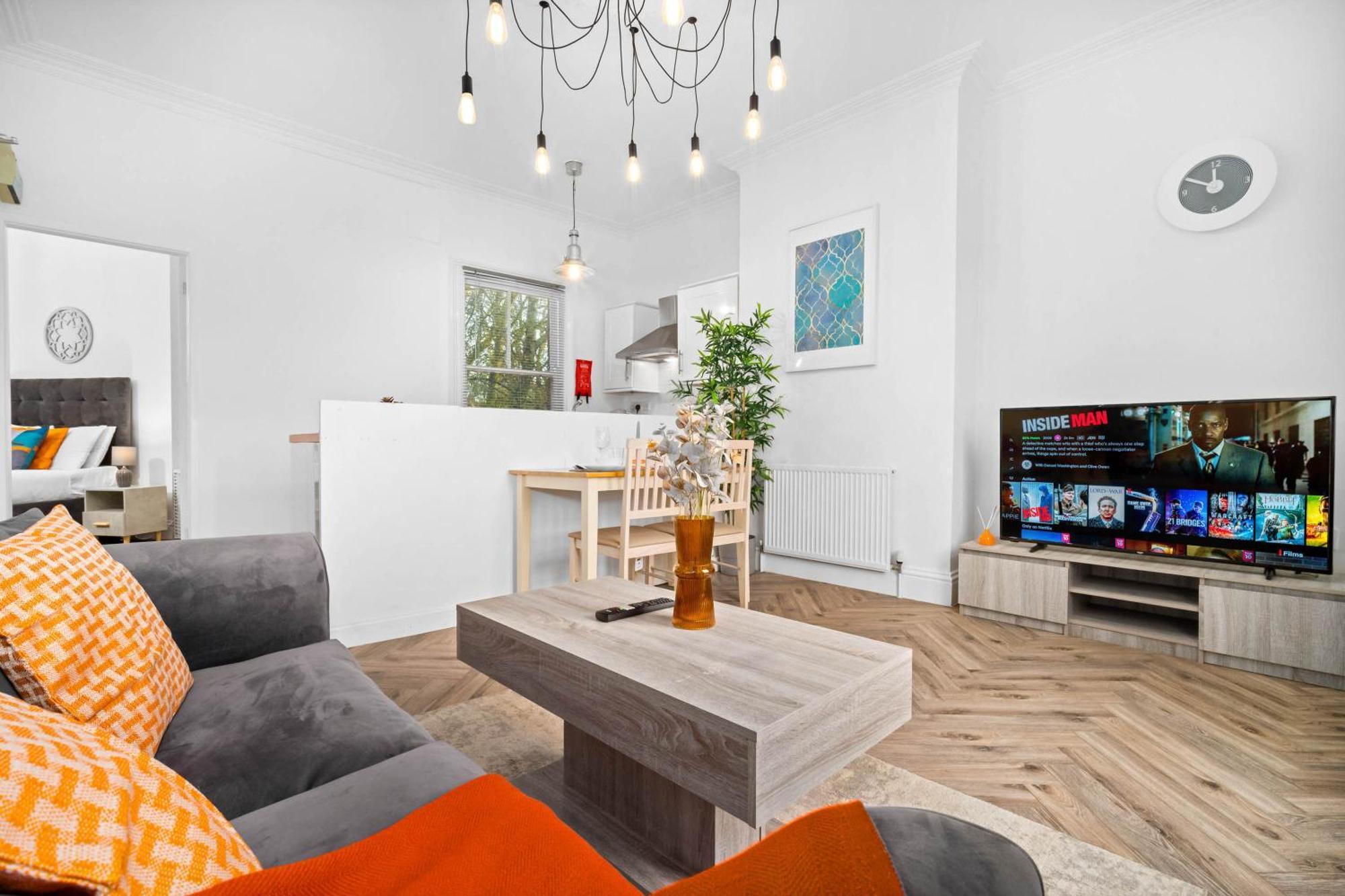 Luxury Apartment - Wolverhampton - Netflix - Smart Tv - Fast Wifi - 7Apc Екстериор снимка